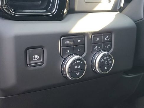 Used 2024 GMC Sierra 1500 AT4 w/ AT4 Preferred Package AWD/4WD image 15
