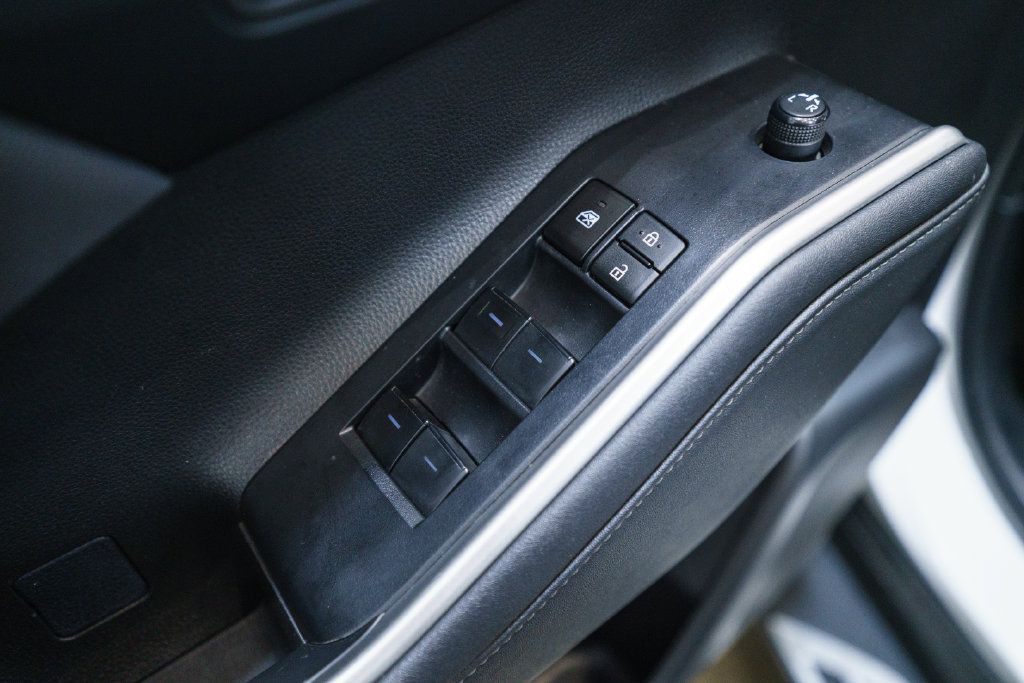 Used 2023 Toyota Highlander LE FWD image 17