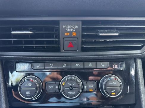 Used 2019 Volkswagen Jetta SEL Premium image 23