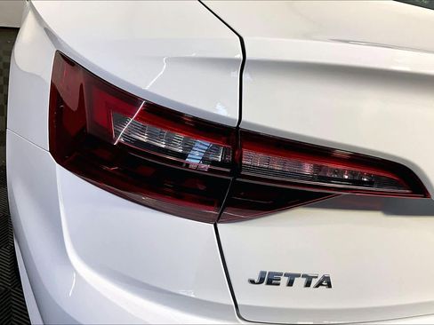 Used 2021 Volkswagen Jetta SE w/ SE Cold Weather Package image 27