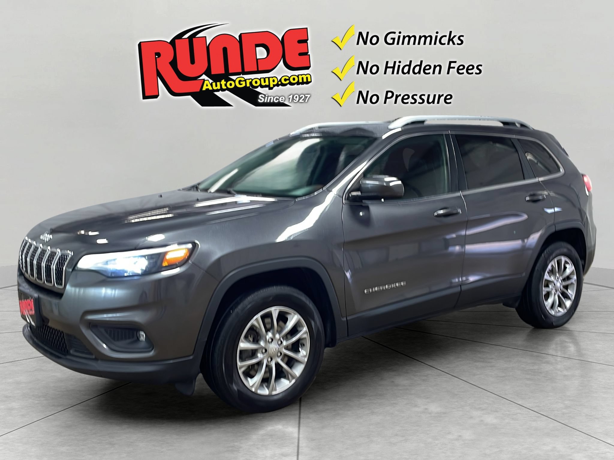 Used 2019 Jeep Cherokee Latitude Plus w/ Cold Weather Group AWD/4WD image 1