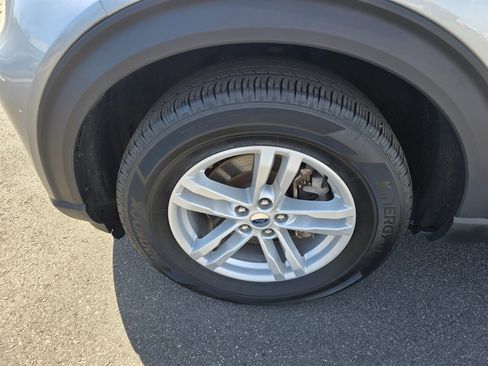 Used 2023 Ford Explorer XLT image 24