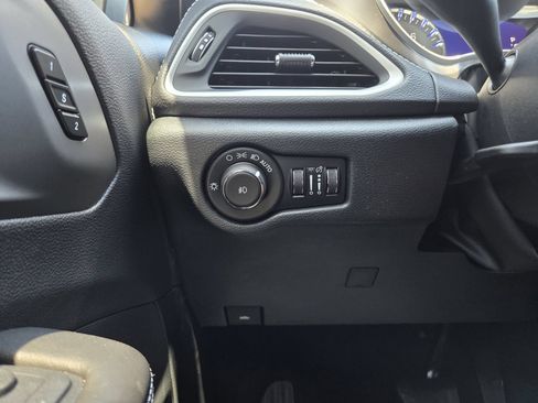 New 2026 Chrysler Pacifica Select FWD image 36