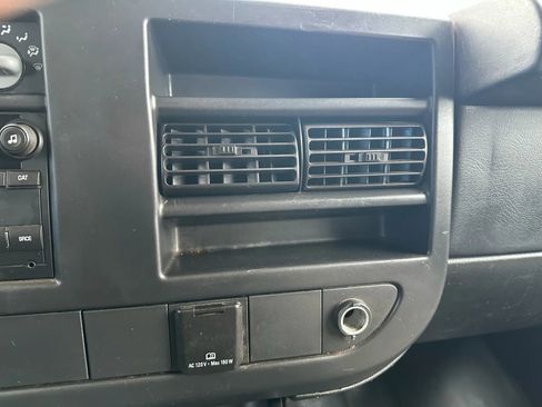 Used 2015 Chevrolet Express 2500 Extended image 26