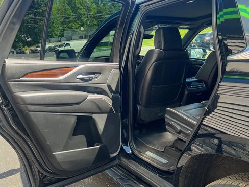 Used 2021 Cadillac Escalade Premium Luxury image 16