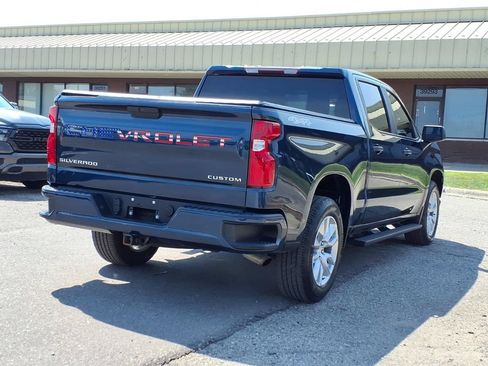Used 2020 Chevrolet Silverado 1500 Custom w/ Custom Value Package AWD/4WD image 5