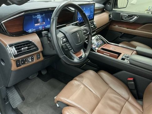 Used 2024 Lincoln Navigator L Reserve image 13