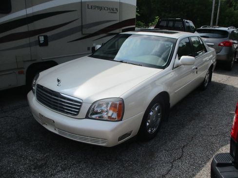 Used 2002 Cadillac De Ville w/ Comfort/Convenience Pkg FWD image 2