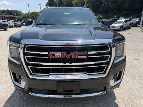 Used 2024 GMC Yukon SLT w/ SLT Premium Package AWD/4WD image 2