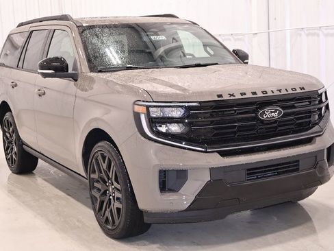 New 2026 Ford Expedition Platinum AWD/4WD image 3