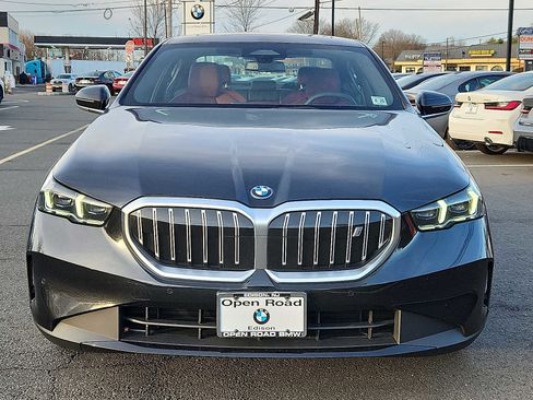 Used 2024 BMW i5 eDrive40i w/ Convenience Package image 2