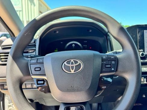 Used 2025 Toyota Camry LE FWD image 14