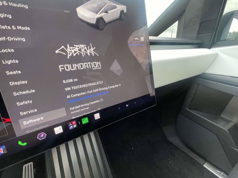 Used 2024 Tesla Cybertruck AWD Crew Cab image 9