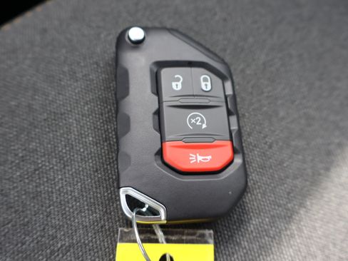 Used 2025 Jeep Wrangler Unlimited Sahara AWD/4WD image 27