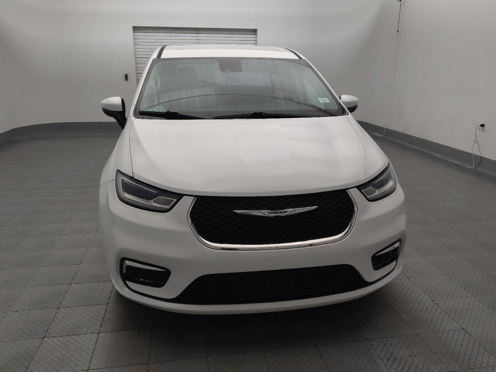 Used 2023 Chrysler Pacifica Touring-L FWD image 14