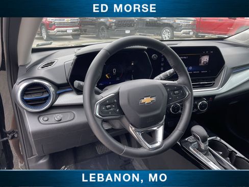 Certified 2025 Chevrolet Trax LT w/ LT Convenience Package FWD image 32