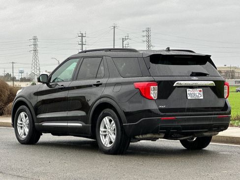Used 2022 Ford Explorer XLT image 6