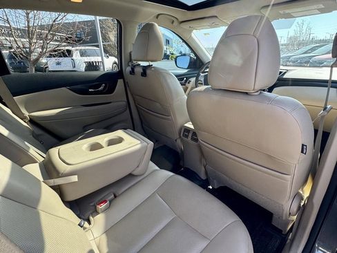 Used 2016 Nissan Rogue SL w/ SL Premium Package image 13