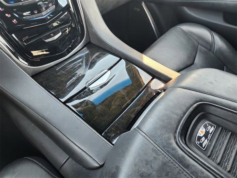 Used 2019 Cadillac Escalade ESV Platinum image 21