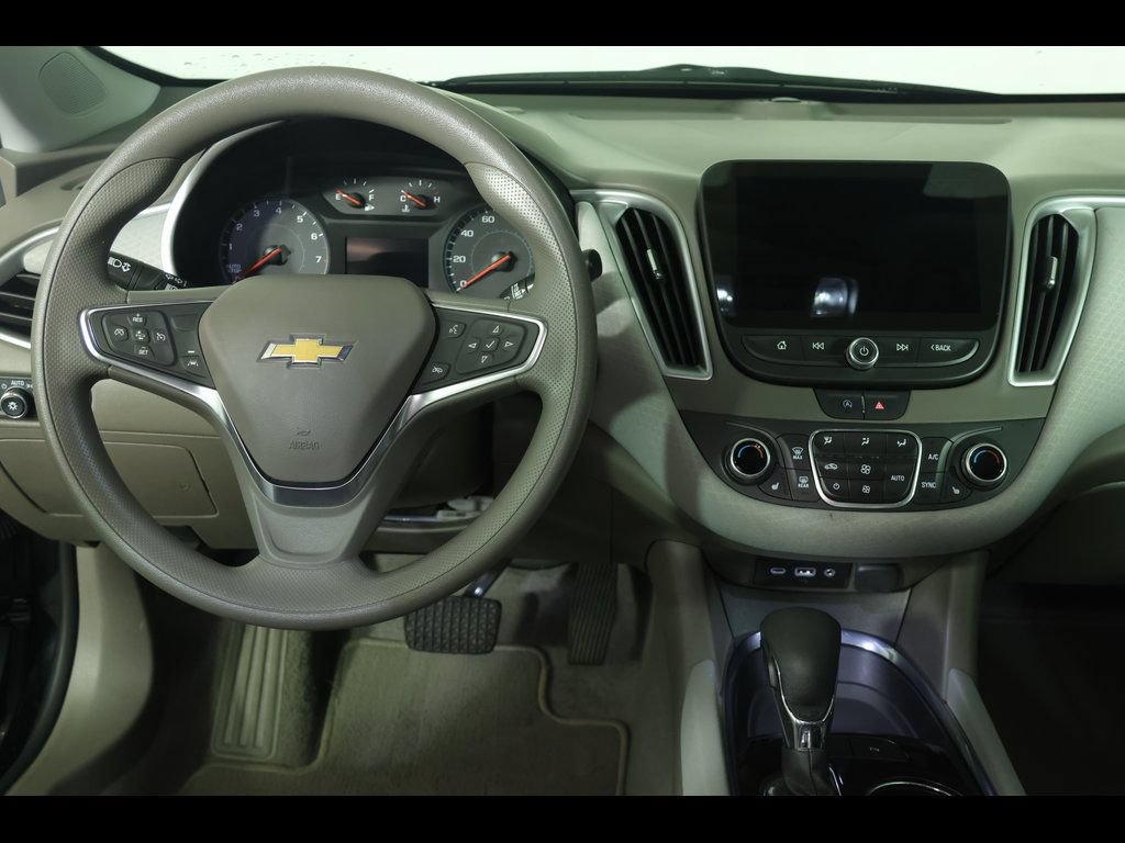 Used 2025 Chevrolet Malibu LT FWD image 13