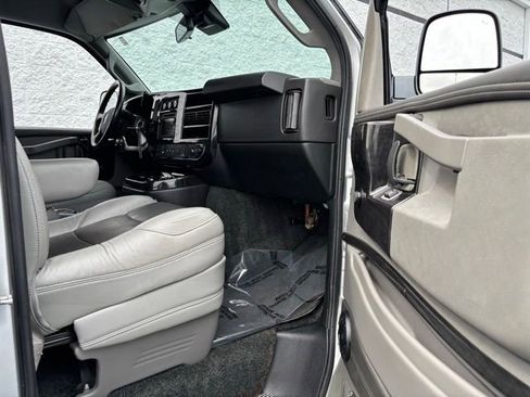 Used 2020 GMC Savana 2500 Extended w/ Enhanced Convenience Package RWD image 19
