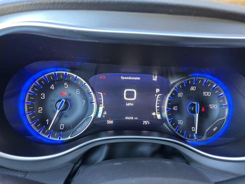 Used 2023 Chrysler Pacifica Limited w/ S Appearance Package AWD/4WD image 19
