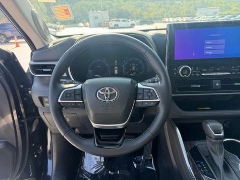 Used 2023 Toyota Highlander Platinum AWD/4WD image 14