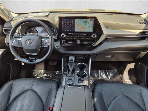 Used 2021 Toyota Highlander Limited AWD/4WD image 17