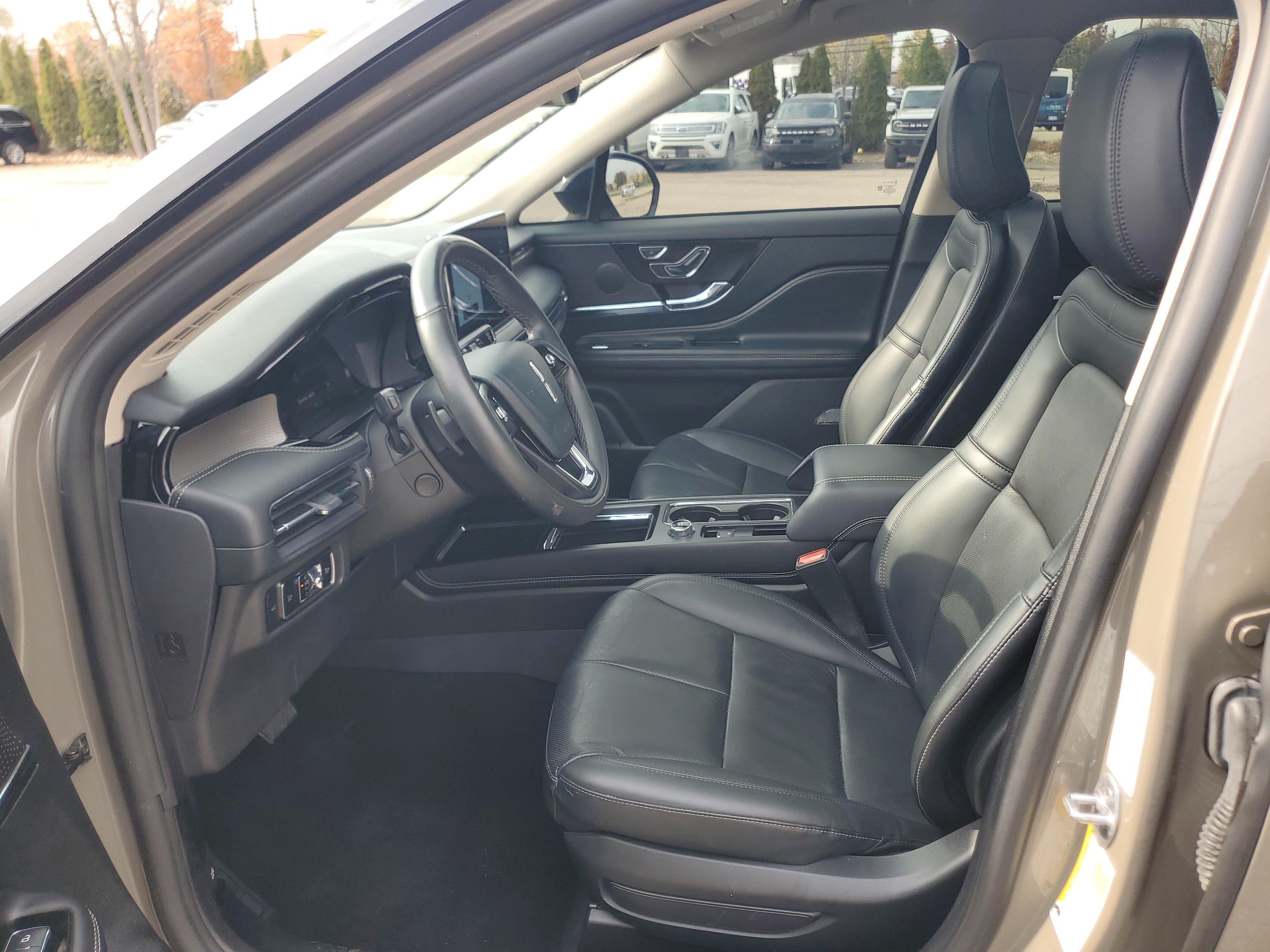 Used 2025 Lincoln Corsair Reserve w/ Jet Appearance Package AWD/4WD image 12