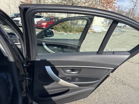 Used 2017 BMW 320i xDrive Sedan image 32