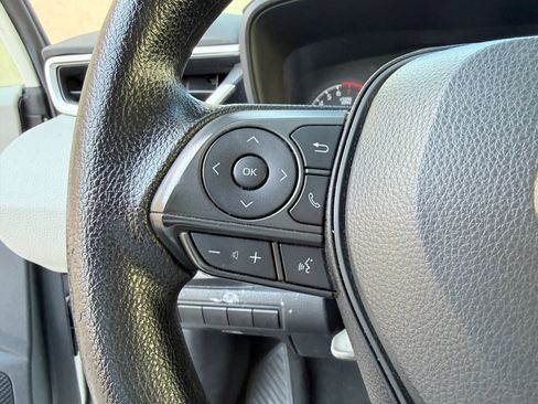 Used 2021 Toyota Corolla LE image 21