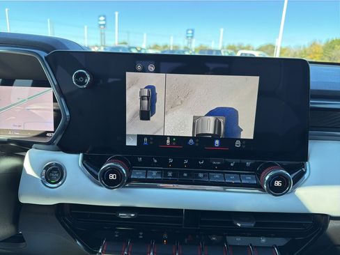 Used 2024 GMC Canyon AT4X image 30