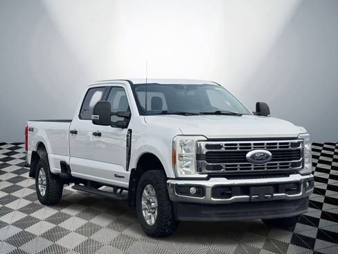 Used 2023 Ford F250 XLT AWD/4WD image 4