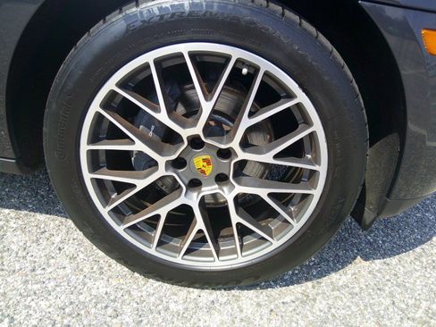 Used 2018 Porsche Macan AWD/4WD image 23