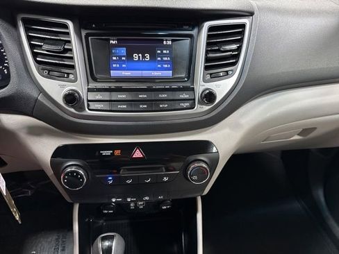 Used 2018 Hyundai Tucson SE FWD image 16