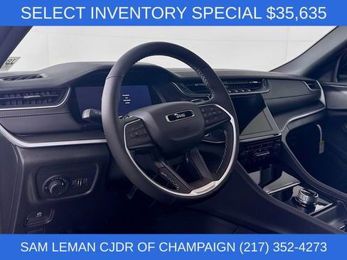 New 2025 Jeep Grand Cherokee Altitude image 9