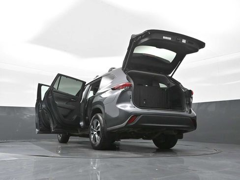 Used 2024 Toyota Highlander XLE image 38