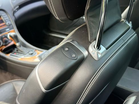 Used 2011 Mercedes-Benz SL 550 image 29