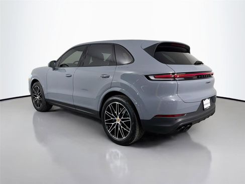 Used 2026 Porsche Cayenne Coupe AWD/4WD image 3
