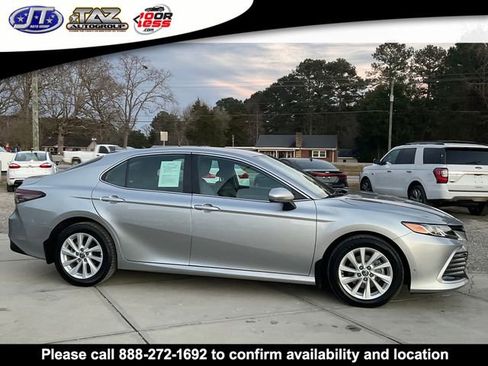 Used 2022 Toyota Camry LE image 8