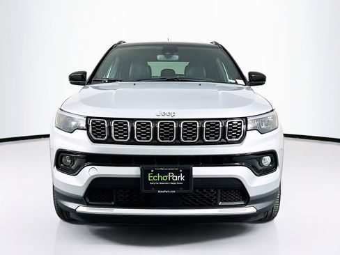 Used 2025 Jeep Compass Limited image 2