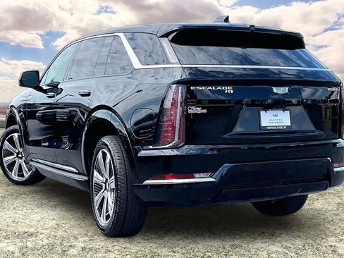 Certified 2025 Cadillac Escalade IQ Luxury 2 w/ LPO, Premium Carpet Package AWD/4WD image 4