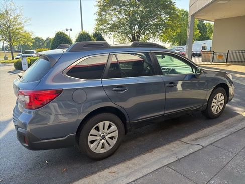 Used 2018 Subaru Outback 2.5i Premium image 3
