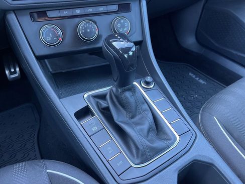 Used 2023 Volkswagen Jetta Sport image 13