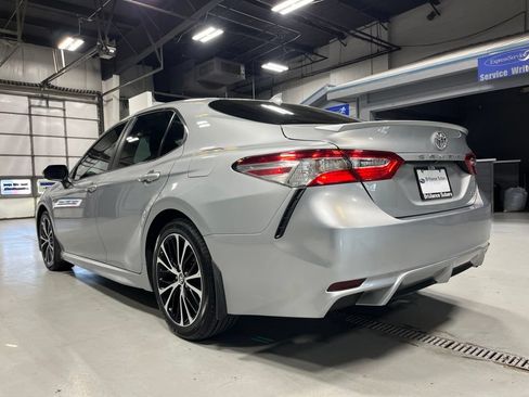 Used 2020 Toyota Camry SE FWD image 5