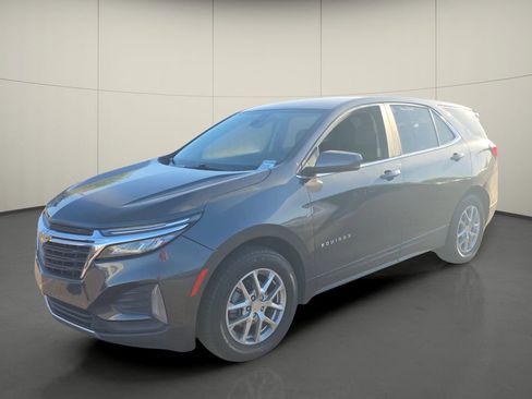 Used 2023 Chevrolet Equinox LT image 3