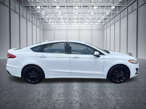Used 2020 Ford Fusion SE w/ Equipment Group 151A FWD image 6