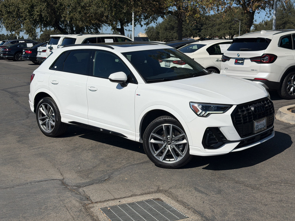 Used 2023 Audi Q3 2.0T Premium w/ Black Optic Sport Package AWD/4WD image 3