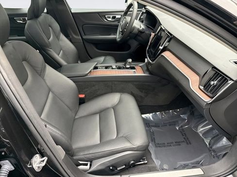 Used 2025 Volvo S60 B5 Plus image 18
