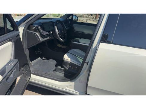 Used 2025 Rivian R1S Premium AWD/4WD image 5